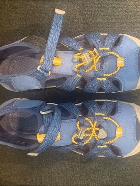 Keen Kids Blue Outdoor Sport Sandals with Yellow Accents 6 boys